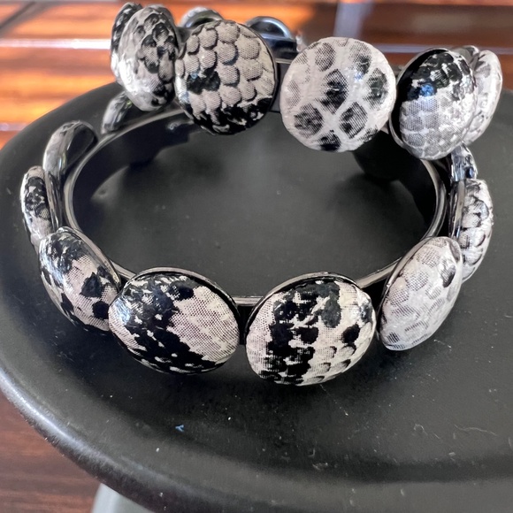 Marlyn Schiff Black & White Snake Print Hoop Earrings - Picture 4 of 6